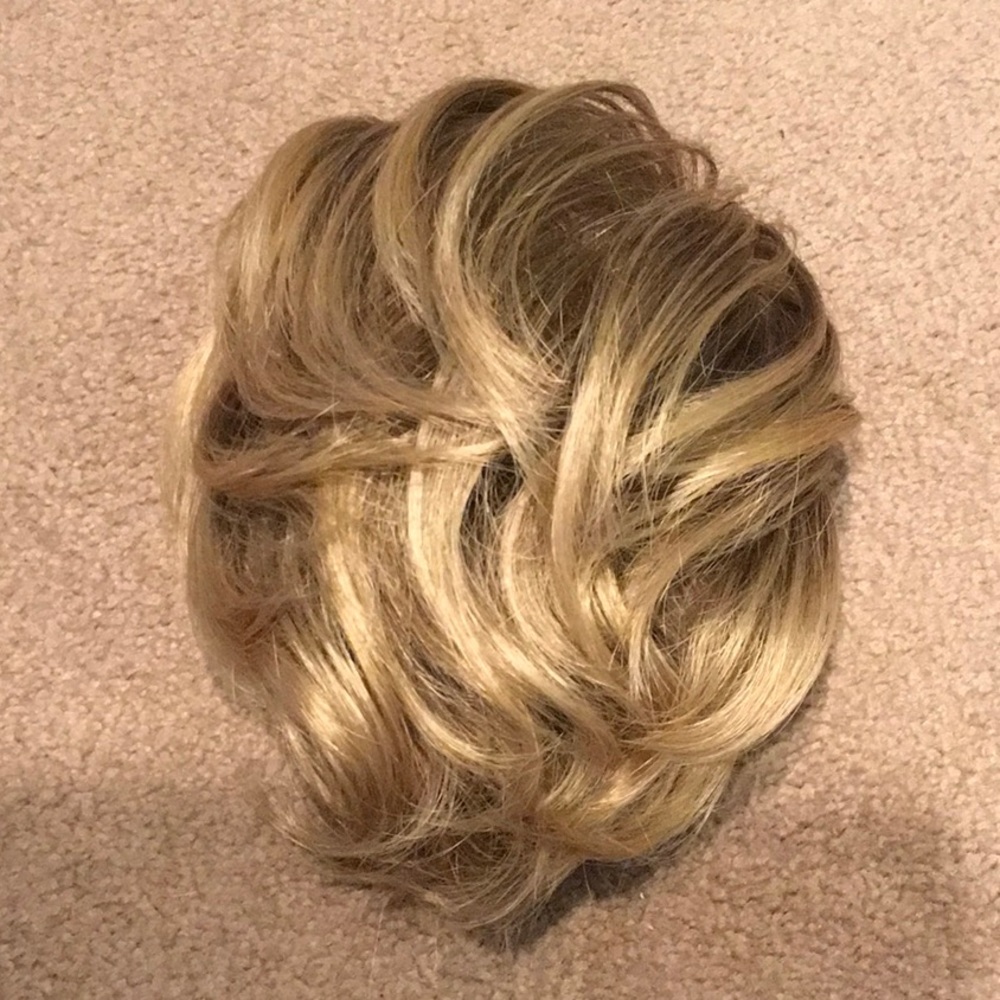 Clip on hair piece NWT